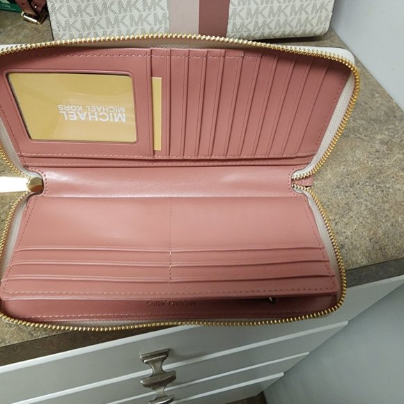 Michael Kors Marilyn Medium Satchel Pink - Picture 2 of 4
